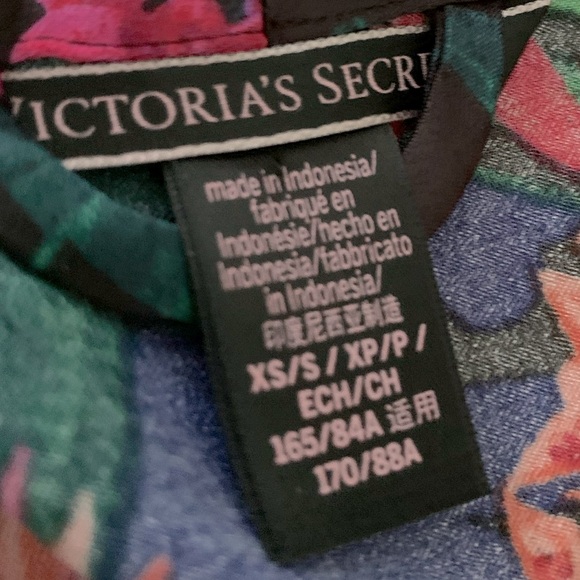 Victoria Secret floral + lace short robe + shorts in beautiful design and colour - Picture 6 of 12